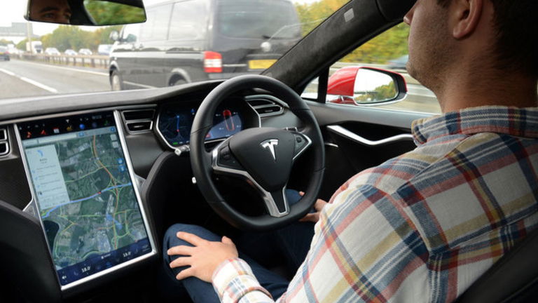 Tesla va más allá con su programa de conducción autónoma, he aquí la tecnología 4D