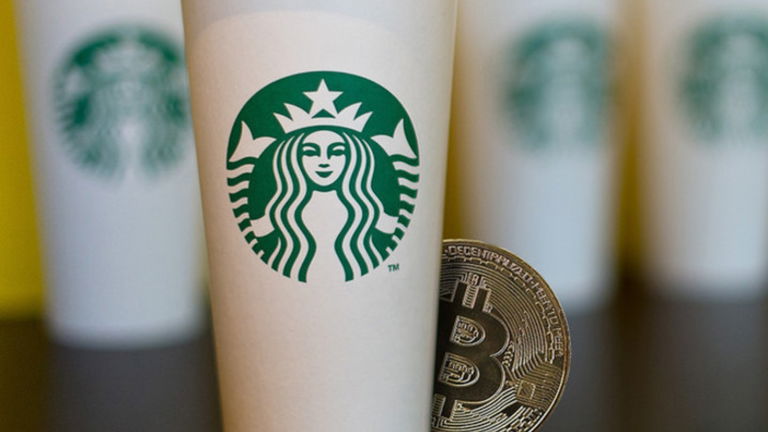 No, Starbucks no acepta (aún) pagos con bitcoins por sus cafés