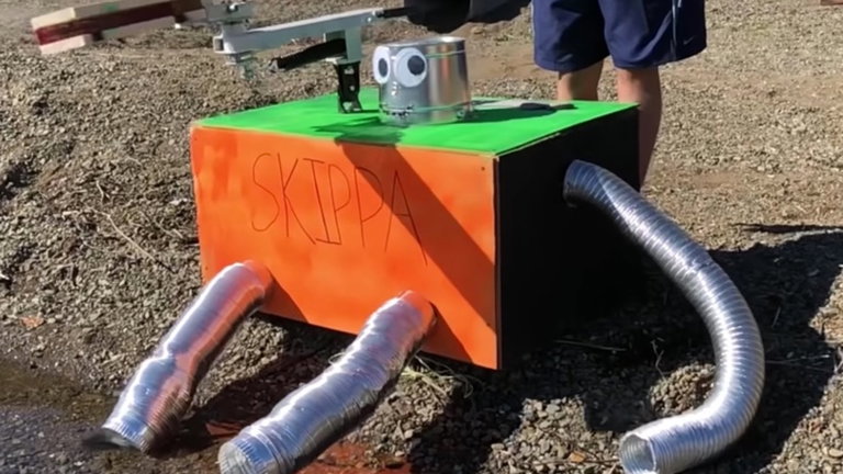 Crean un robot especialmente diseñado para rebotar piedras en el agua