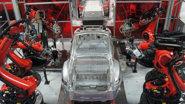 El truco utilizado por Tesla para cumplir con el objetivo de las 5.000 unidades producidas