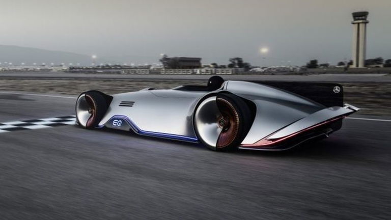 Así es el Vision EQ Silver Arrow que ha presentado Mercedes en Pebble Beach en California
