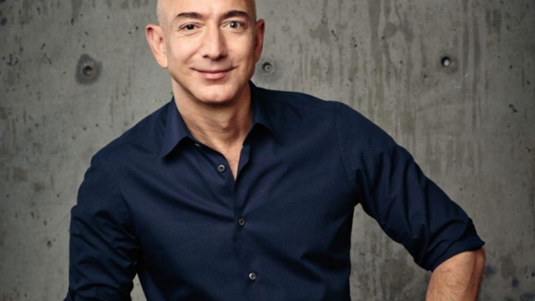 Jeff Bezos hace alarde de su filantropía