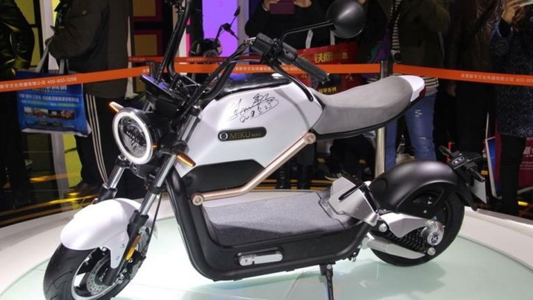 MIKU MAX, un scooter eléctrico de diseño imposible que llegará a tu ciudad