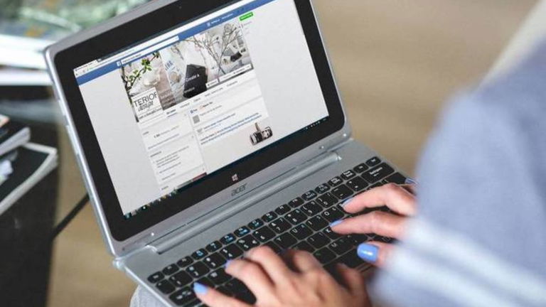 Moderadores de Facebook demandan a la compañía por causarles estrés postraumático