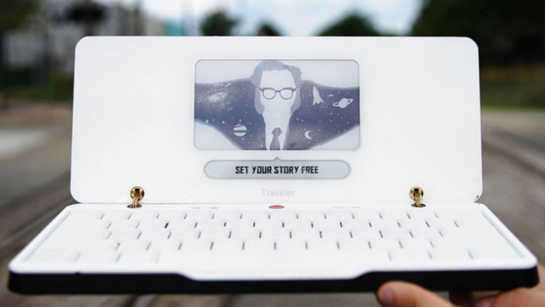 La herramienta retro ideal para los escritores se llama Traveler