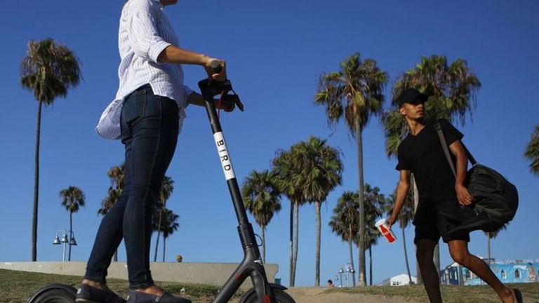 Cómo circular con patinete eléctrico por una ciudad sin morir en el intento