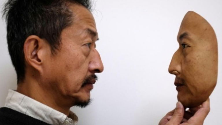 Las perturbadoras máscaras que usan en Japón para entrenar el reconocimiento facial