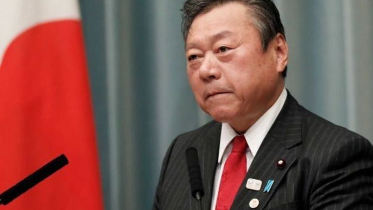 El ministro de ciberseguridad de Japón admite no haber usado un ordenador en su vida