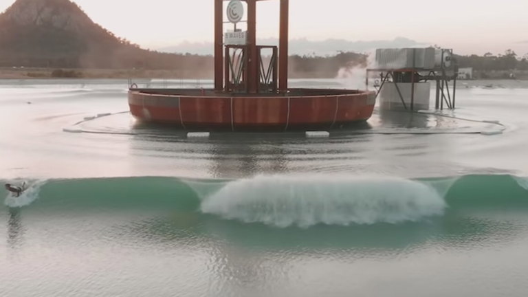 Así es la torre hidráulica que cualquier aficionado al surf desearía tener cerca de casa