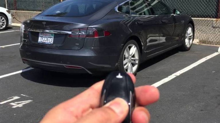 La función Summon de Tesla es el último paso hacia la conducción autónoma