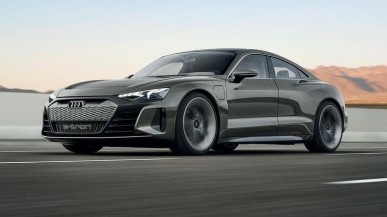 Audi e-tron GT, el hermano gemelo del Porsche Taycan ya circula en Los ángeles
