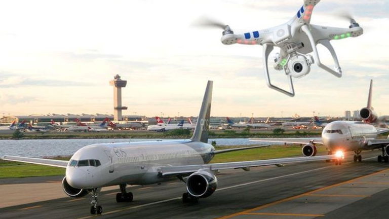 Por qué el aeropuerto de Gatwitck cerró tras la presencia de varios drones