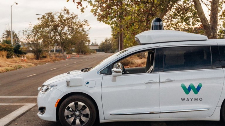 Los coches autónomos de Waymo están siendo atacados en Arizona