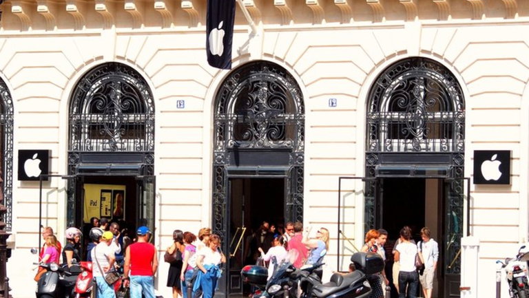 Francia confirma la llegada de una tasa para los gigantes tecnológicos