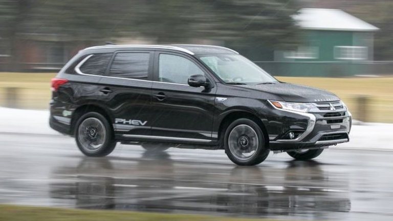 Un propietario de un Mitsubishi Outlander PHEV consigue incrementar su batería eléctrica
