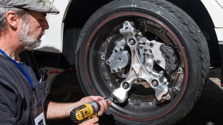 Así son las llantas que generan electricidad y que permiten a cualquier coche ser híbrido