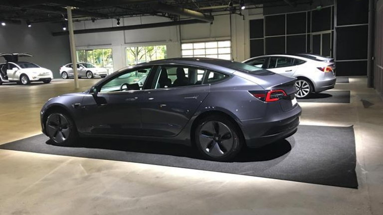 Instant Drive Away, las palabras mágicas de Tesla para entregar coches en 5 minutos