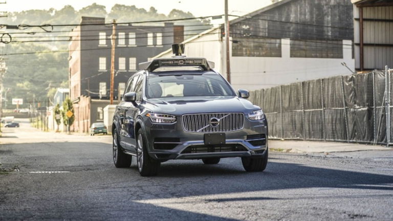 Los coches autónomos de Uber vuelven a la carretera