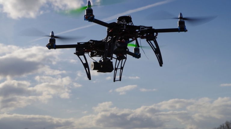 Dos drones provocan la cancelación de los vuelos del aeropuerto londinense de Gatwick