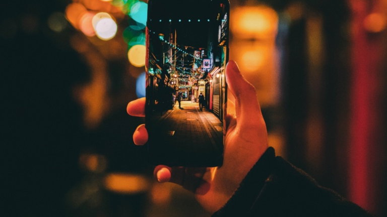 La producción de teléfonos móviles seguirá cayendo durante este año