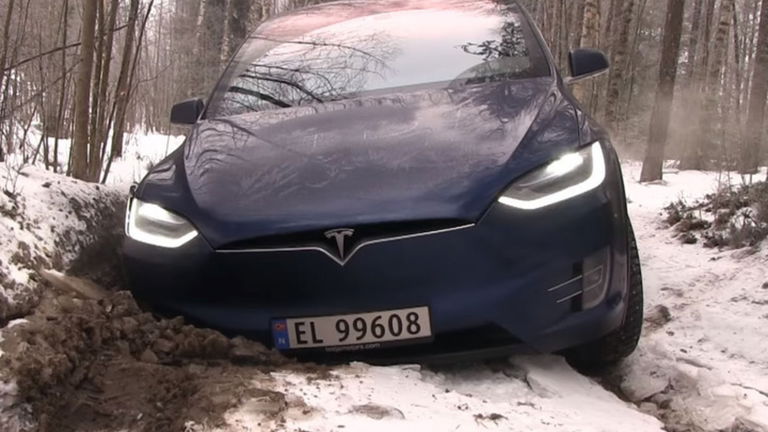 Las pruebas que demuestran por qué el Tesla Model X es un coche único