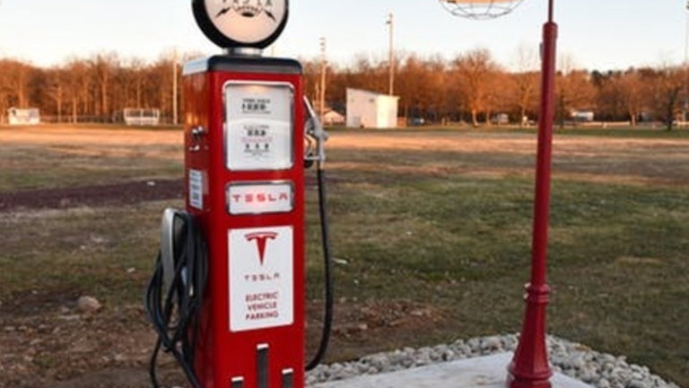 La historia que hay detrás de este curioso Supercharger con forma de surtidor clásico