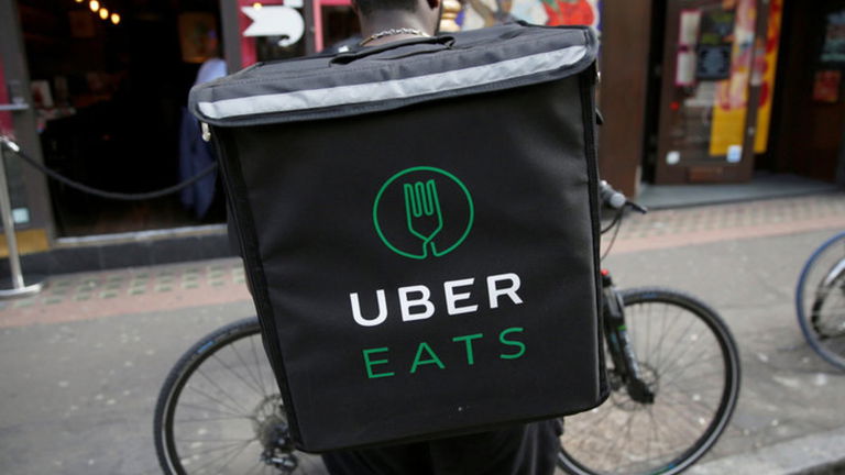 Starbucks y Uber unen fuerzas en EEUU para repartir cafés