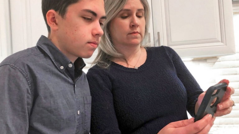 Apple pagará al adolescente que descubrió el fallo de FaceTime