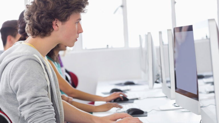 Un estudio afirma que los usuarios pasan de media más de 6 horas diarias en la red