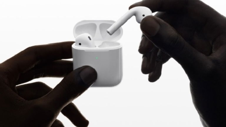 Los nuevos AirPods de Apple llegan con carga inalámbrica, "Oye Siri" y mayor precio