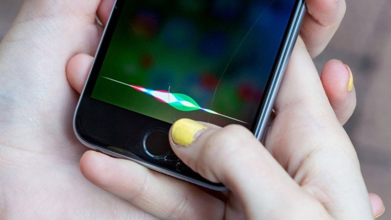 Apple quiere analizar a Siri en las redes sociales