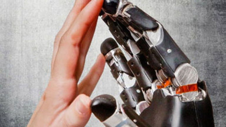 Lo último en hackeos: prótesis inteligentes que se mueven solas