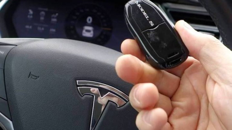 Así funciona la versión mejorada de la herramienta Summon de Tesla