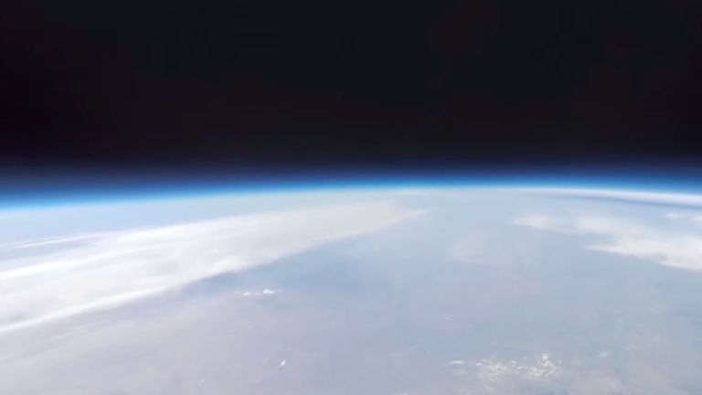 Así puedes ver un eclipse en realidad virtual a 38.000 metros de altura