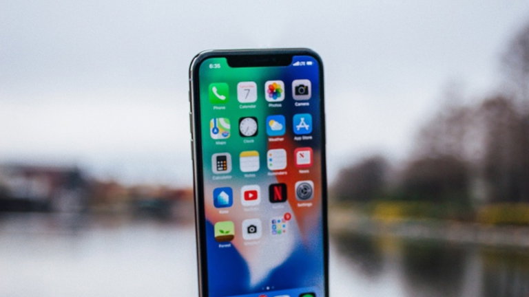 Dos estudiantes universitarios estafan cerca de un millón de dólares a Apple