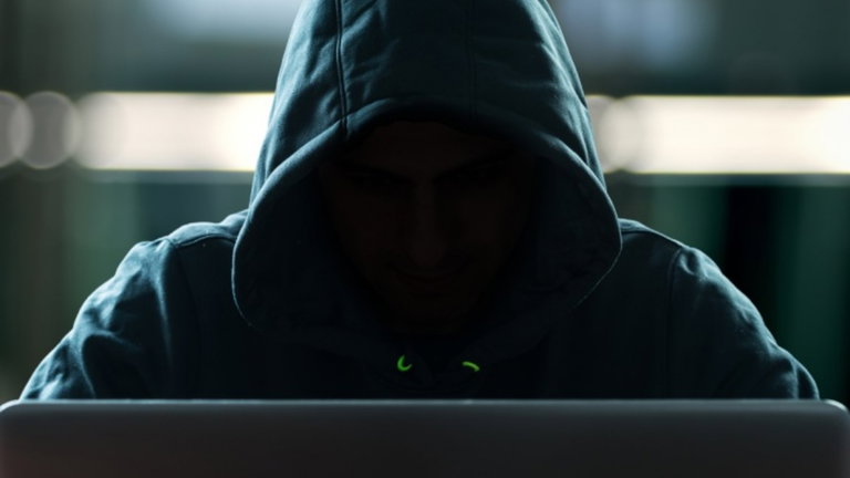 Un hombre se declara culpable de robar cuentas de Apple a famosos