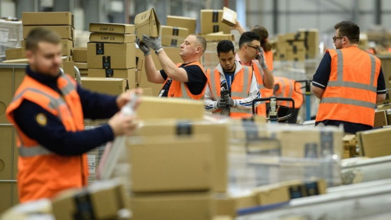 Tres mujeres musulmanas denuncian a Amazon por discriminación