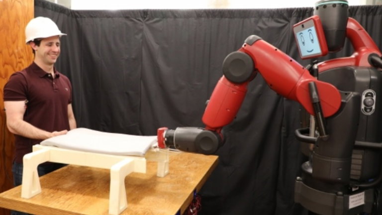 Este robot del MIT ayuda al ser humano a levantar objetos