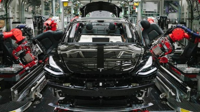 Tesla o cómo sobrevivir en el sector recortando gastos por doquier