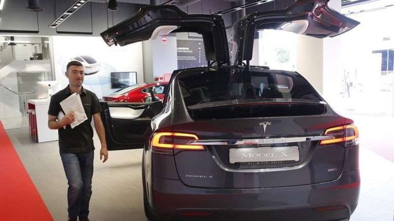 Los seguros para el coche, cómo es el servicio inmediato que ofrecerá Tesla