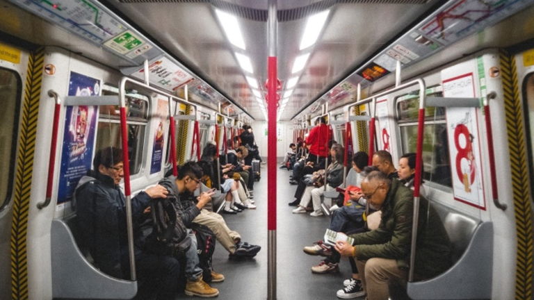 Google quiere que sepas si tienes sitio en el metro