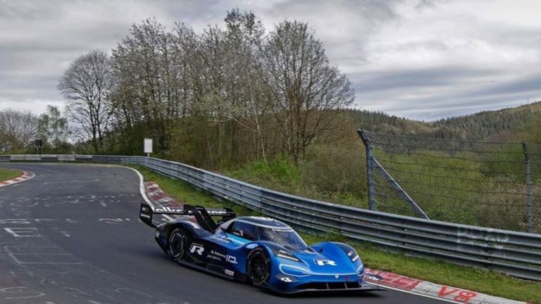El Volkswagen ID R eléctrico se convierte en el coche más rápido en Nürburgring