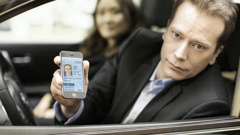 El futuro pasa por tener el carnet de conducir digital en nuestro teléfono móvil