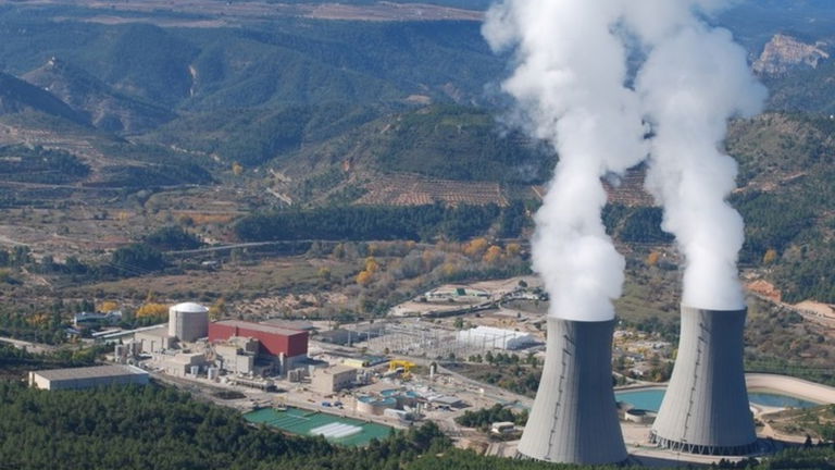 Pillan a un empleado de una central nuclear robando electricidad para minar criptomoneda