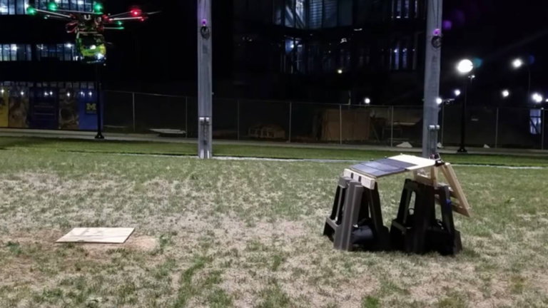 Descubre el dron autónomo que utiliza una pistola de clavos