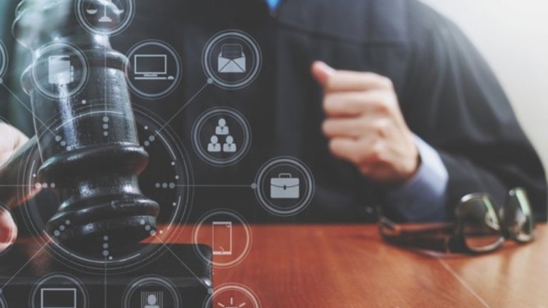 El robot justiciero, así se pretenden agilizar los procesos judiciales en el futuro