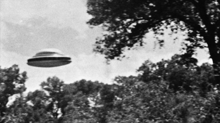 Edward Snowden no alimenta la teoría de la conspiración alienígena