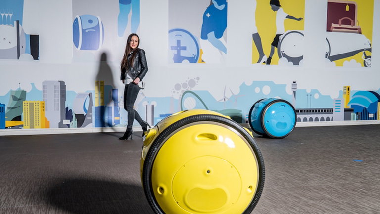 Piaggio Gita, así es el robot que te seguirá mientras lleva tus bolsas de la compra