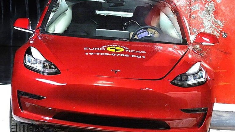 Tesla Crash Lab, así ha logrado Elon Musk hacer que sus coches sean los más seguros