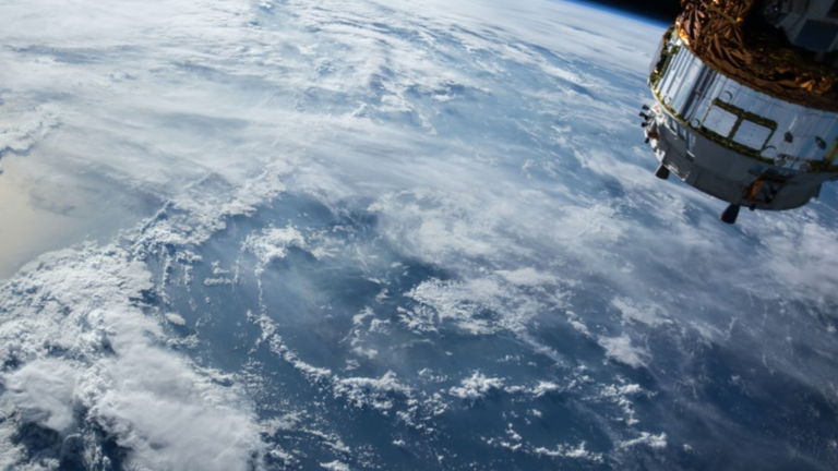 Apple investiga la tecnología de comunicación de satélites
